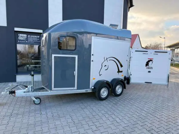 Przyczepa do transportu koni Debon GOLD Origins