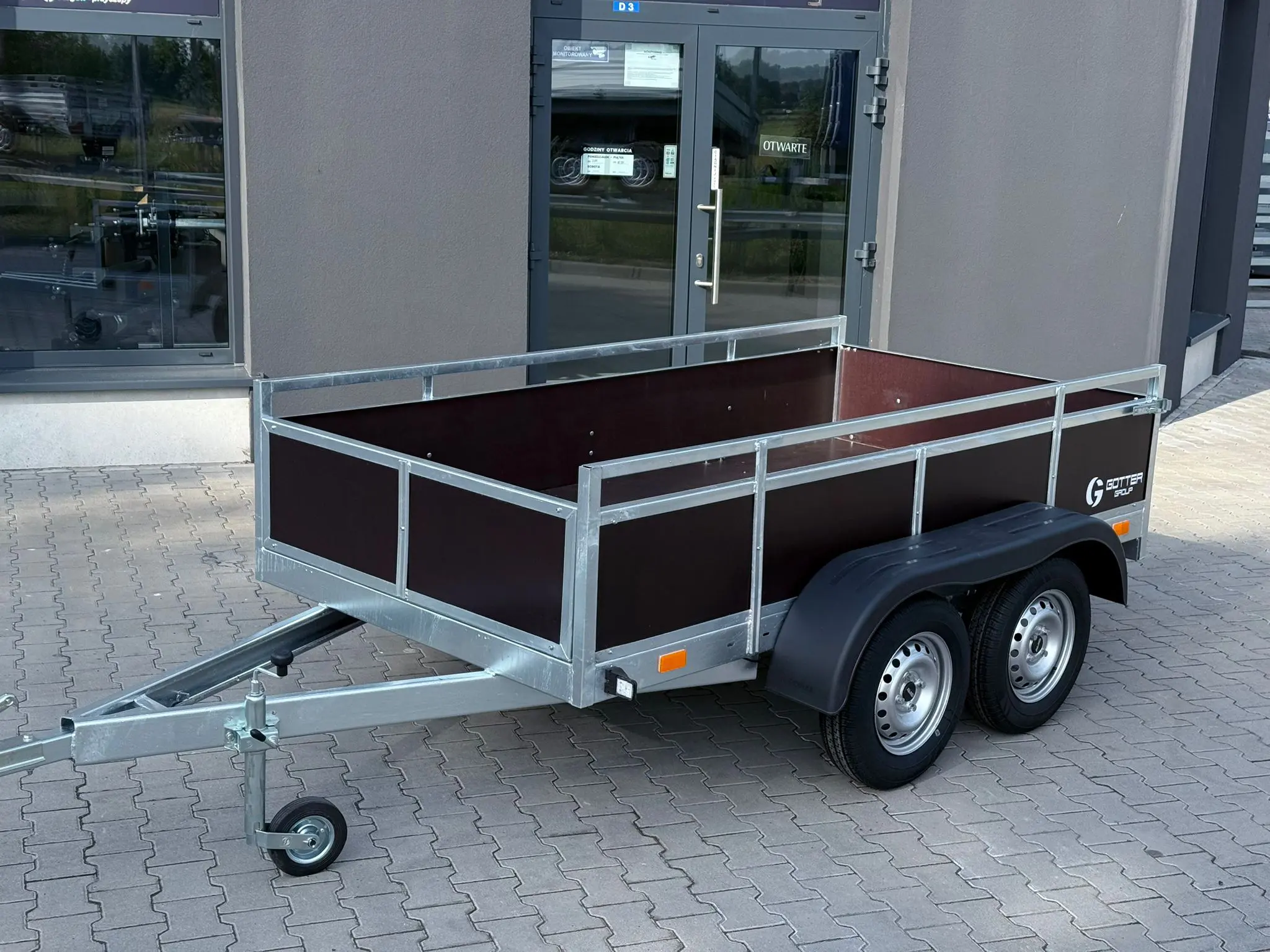 Przyczepa skrzyniowa drewniana 1,4 × 2,7 m – 2 osie, DMC 750 kg - obrazek 2