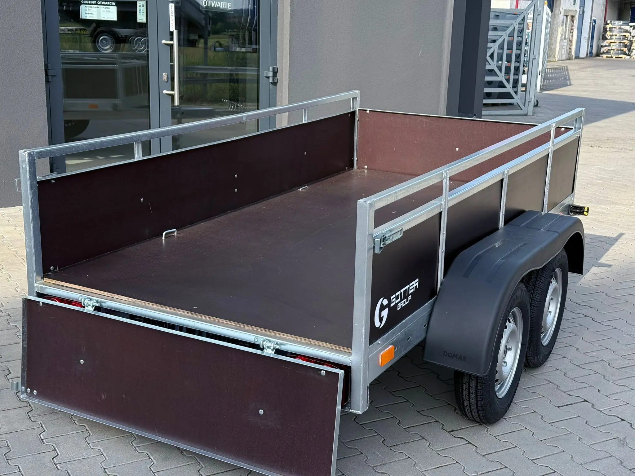 Przyczepa skrzyniowa drewniana 1,4 × 2,7 m – 2 osie, DMC 750 kg - obrazek 5